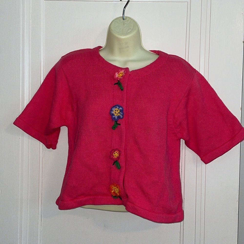 Vtg 80s The Eagle’s Eye pink short sleeved cardigan sweater/crochet flowers